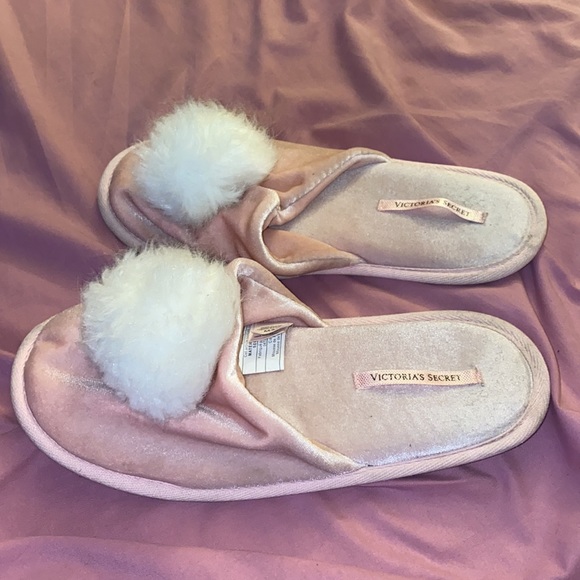 Victoria’s Secret fluffy slippers - Picture 9 of 9